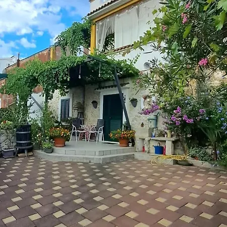 Mediha's Secret Oasis Apartmán